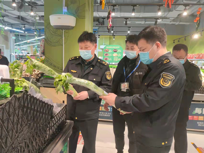 我縣多措并舉強化疫情防控期間食用農產品市場監管，筑牢安全防線